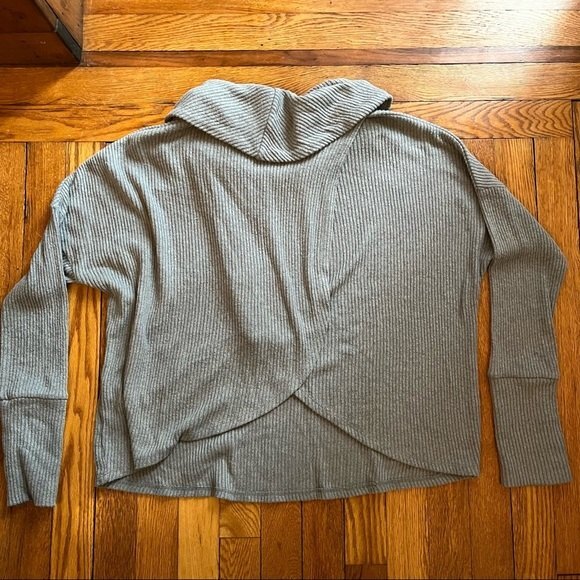 Lucky Brand Grey Tulip Hem Pullover Sweater - Picture 9 of 11